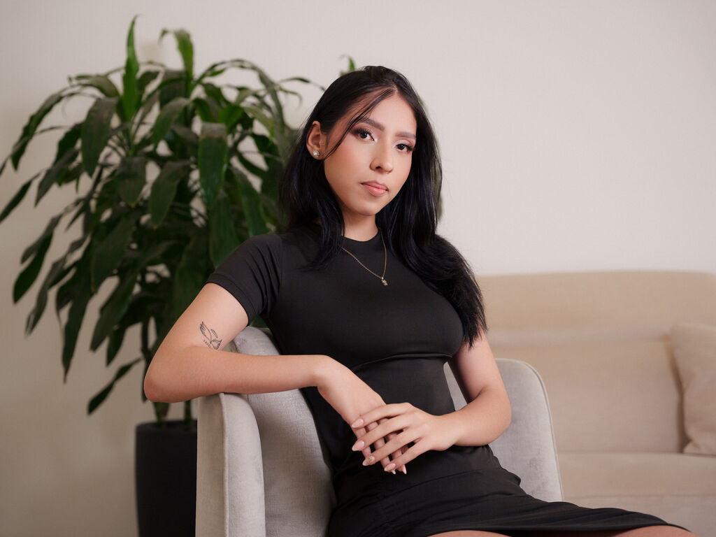 BellaMontblanc LiveJasmin model room profile