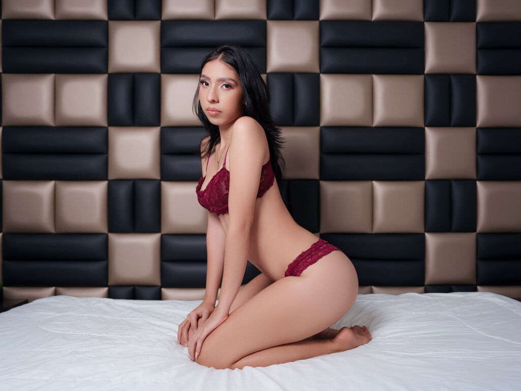 BellaMontblanc adult webcam girl room