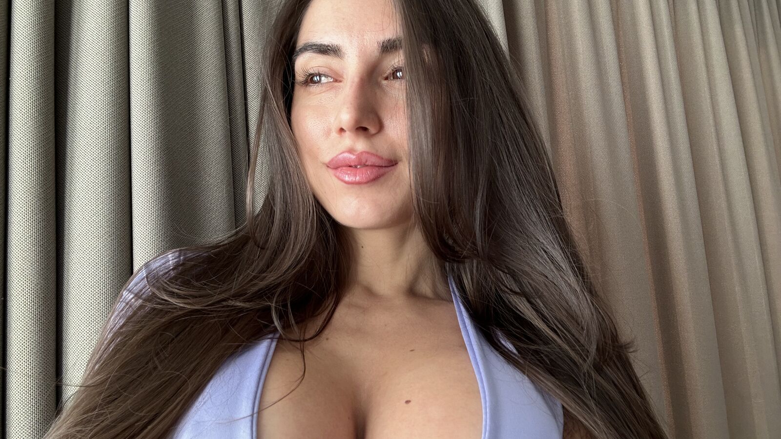 MissAlyse erotic portrait