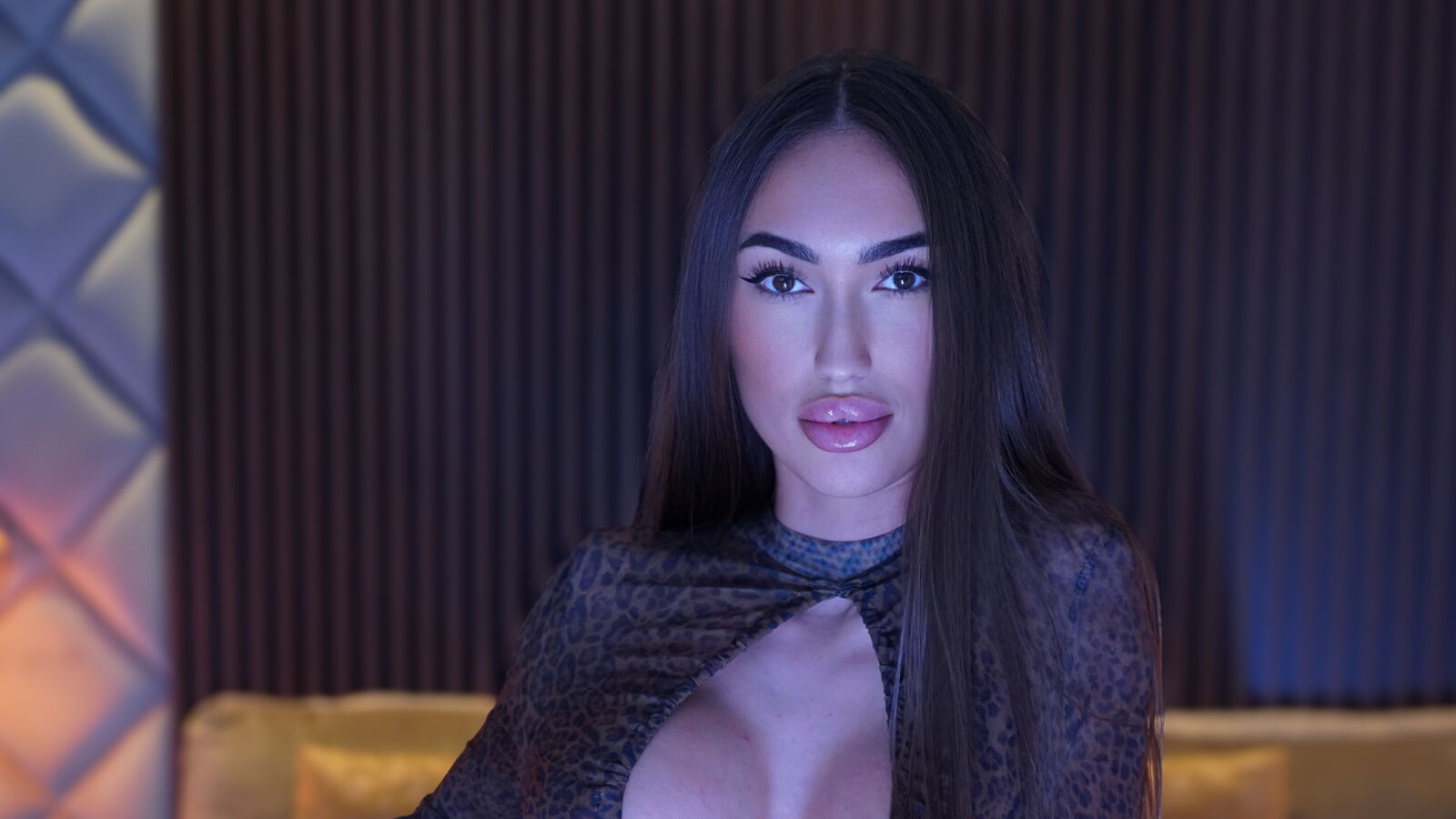 NoemiParisi glamour portrait