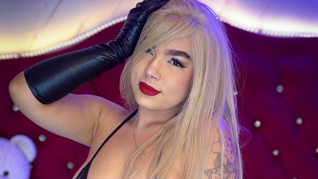 Watch EmmaBellucii live on cam on LiveJasmin