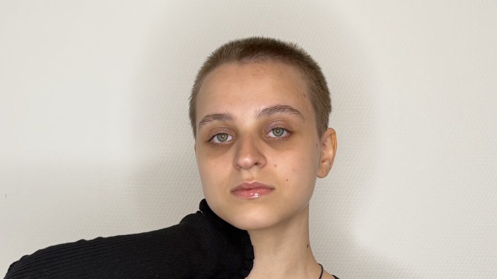 Watch MargrettHussar live on cam at LiveJasmin