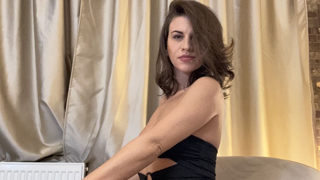 ScarlettNoirr live cam model at LiveJasmin