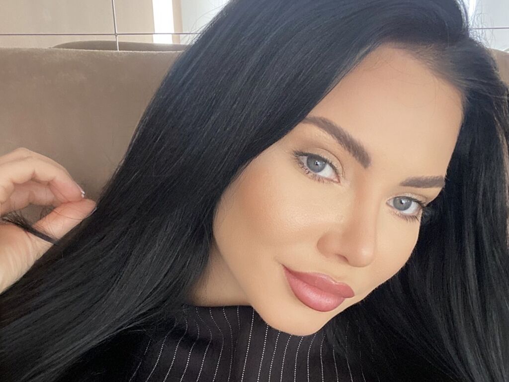 CaitlynEva LiveJasmin model