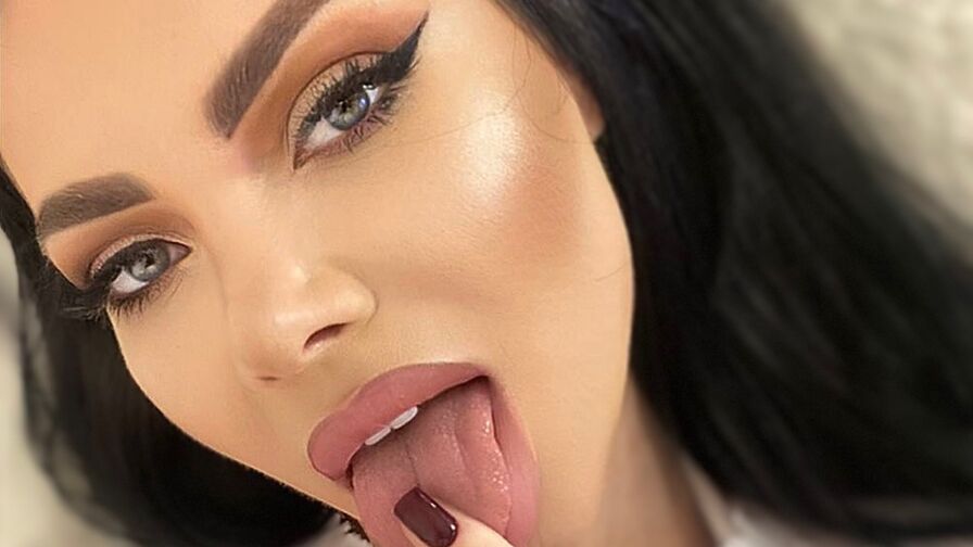 CaitlynEva's live cam