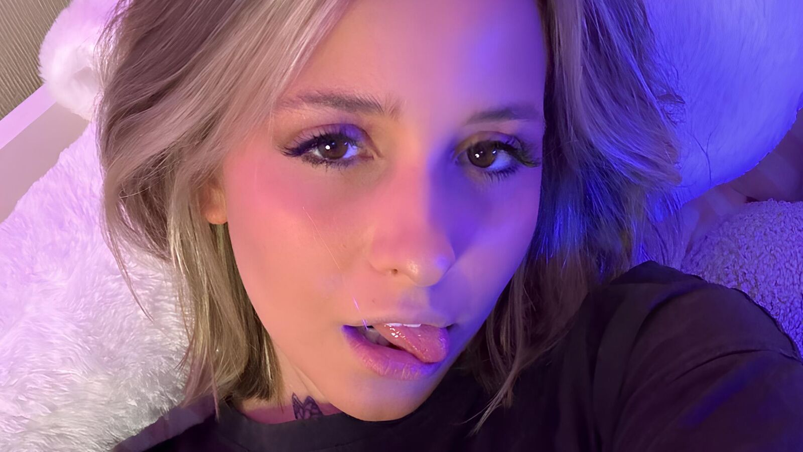 ElmiraRynne erotic portrait