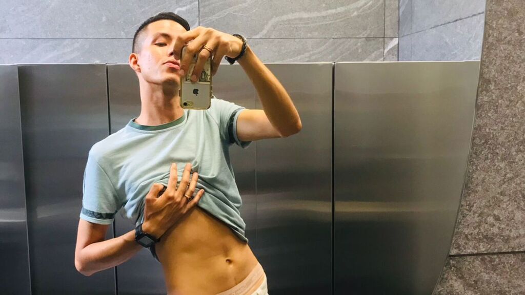 EthanLeen live cam model at LiveJasmin