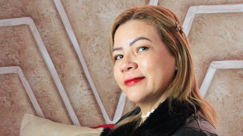 AgelaEvans live cam model at LiveJasmin