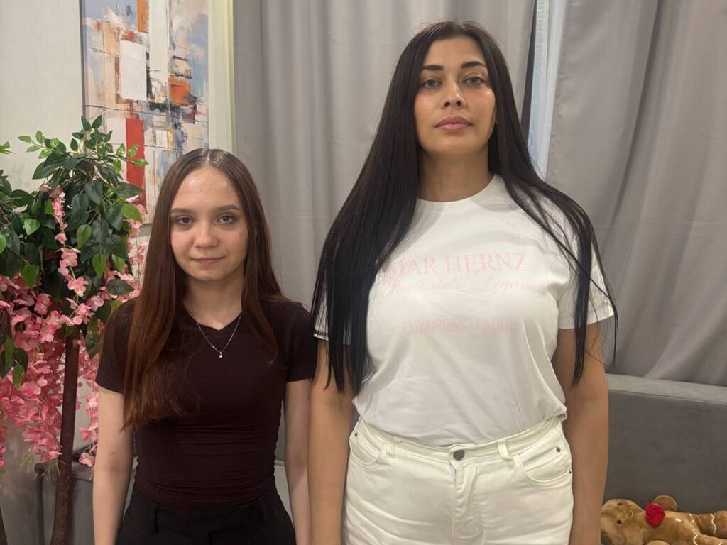 AlisAndSara private lesbian cam profile