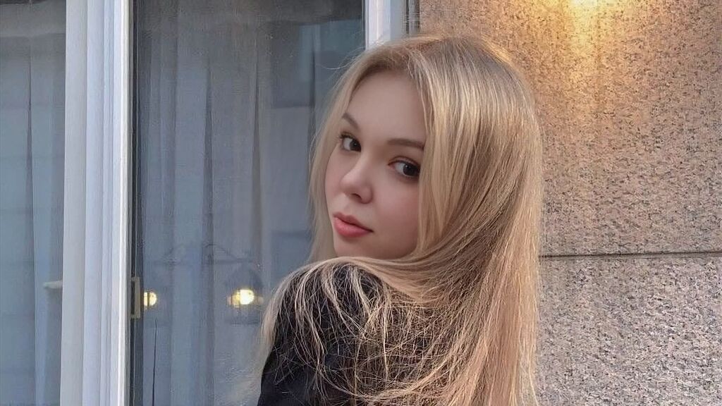 Watch  AnnaSebastian live on LiveJasmin