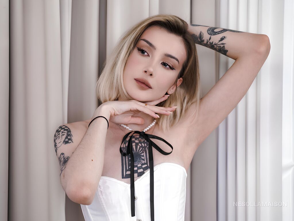 NesollaMaison live cam girl profile