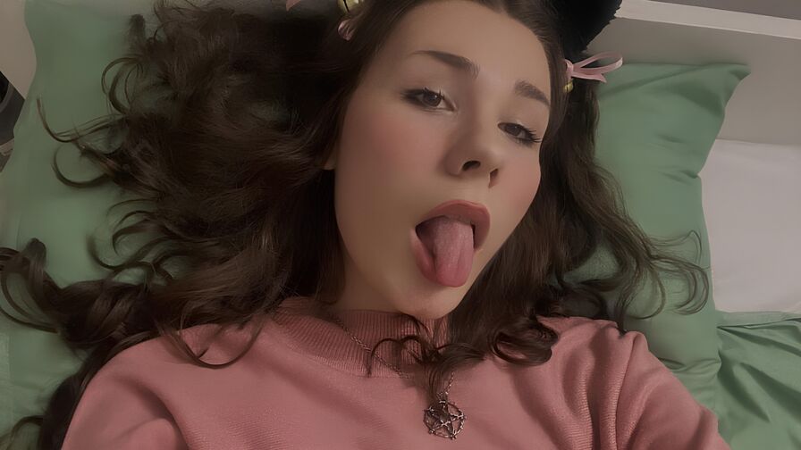 Watch CoralineKat live on Useporn