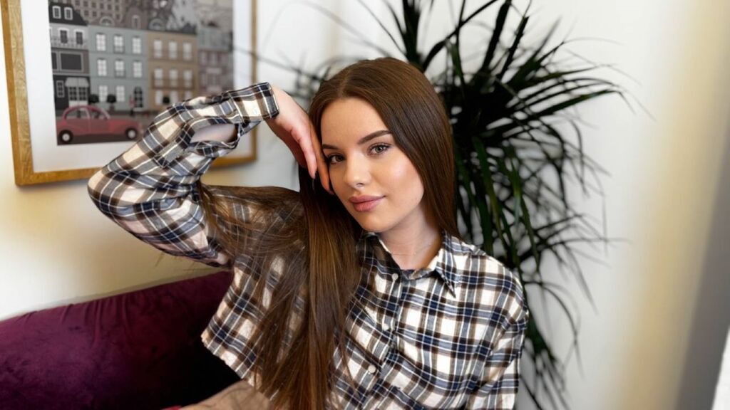 LianaJess online on GirlsOfJasmin