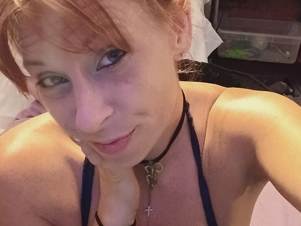 MollyDevine adult cam girl thumbnail
