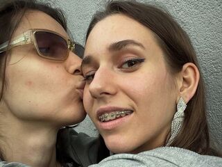 Webcam model AlodieAndAugusta from LiveJasmin