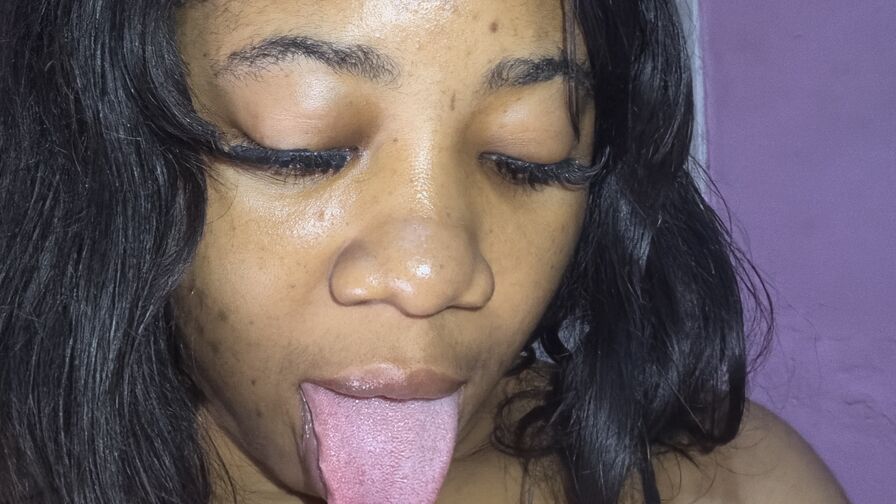 Watch AlbertNina live on Useporn