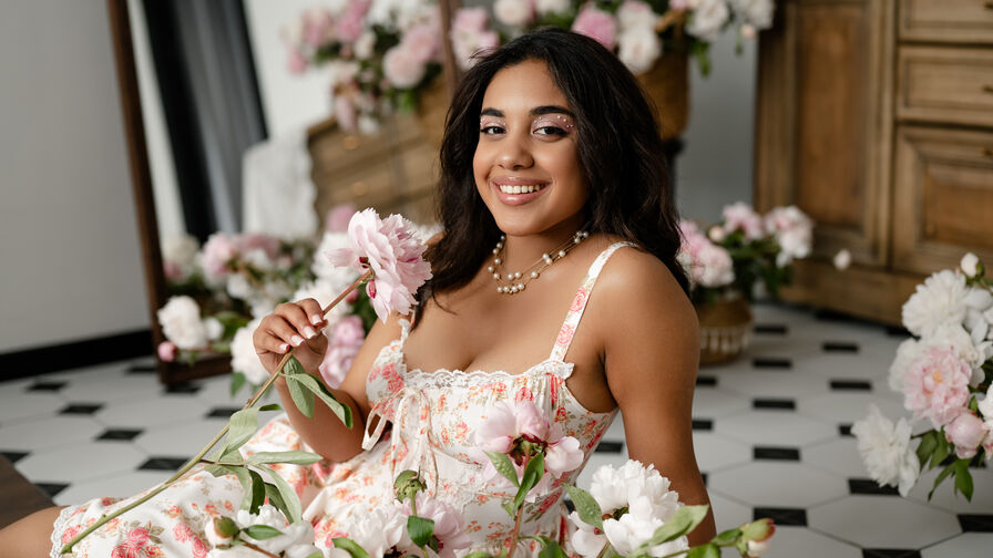 Live HD Nude Chat with LunaCartier