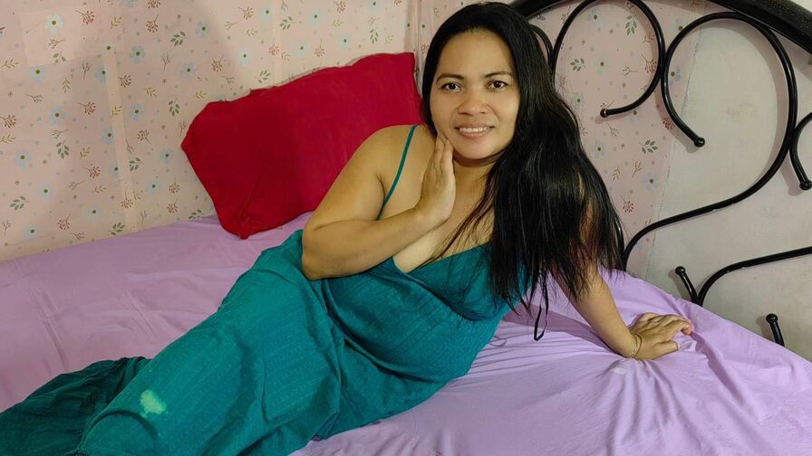 Watch RicaDevines live on Amateur Blogger🎉