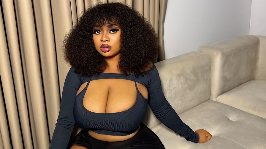 Watch MayahWilson live on Cam Plug