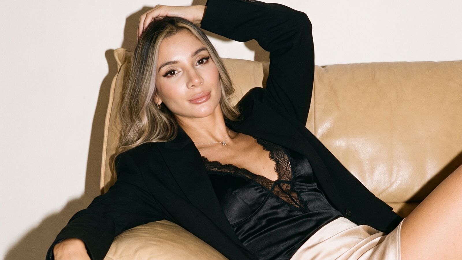 AlesaJohnson erotic portrait