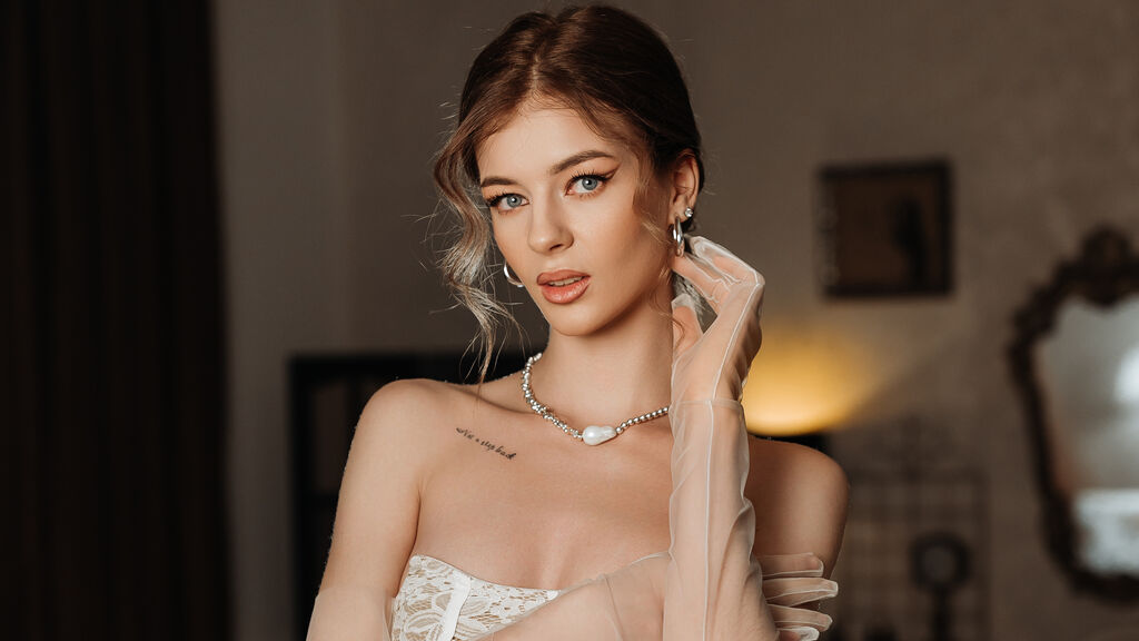 MeganMouris live cam model at LiveJasmin