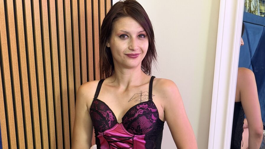 Watch ElizaRusse live on DMS List