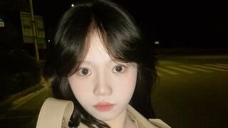 YuyanXie one on one girl cam profile