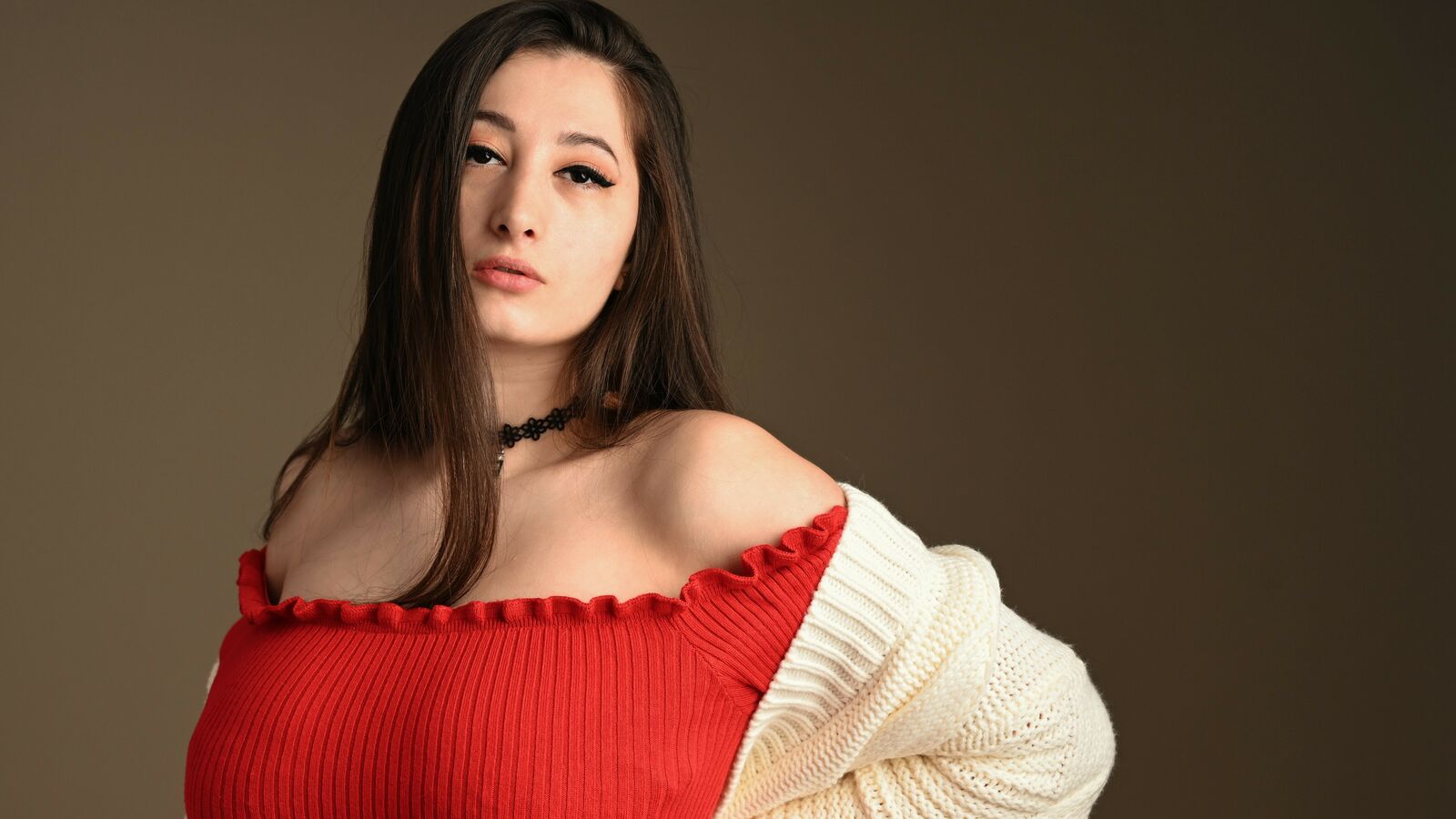 SaraAlly glamour portrait