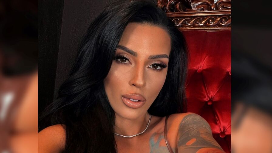 Watch DavinaFraser live on Amateur Blogger🎉