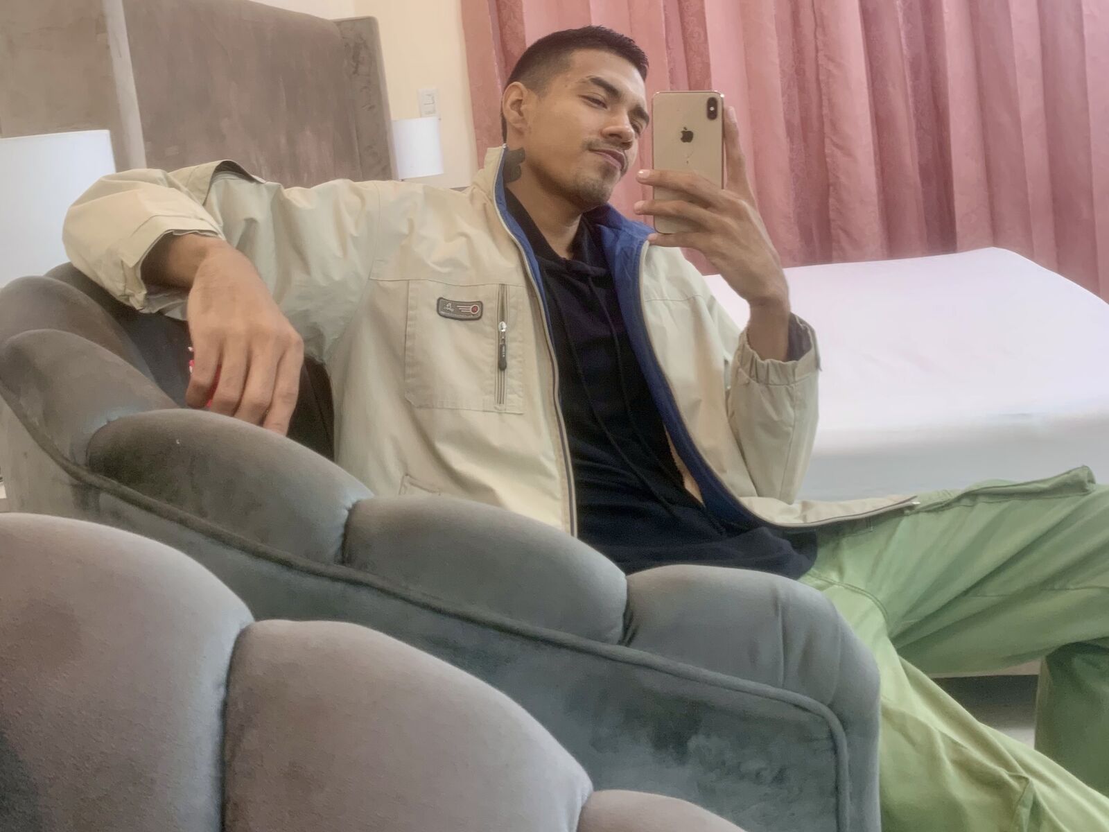 Live cam for MikaelSunshine
