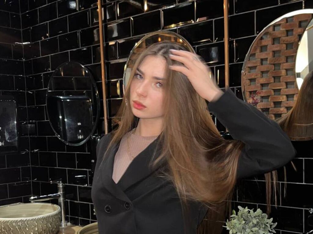 ViolaSokolowich LiveJasmin girl model room