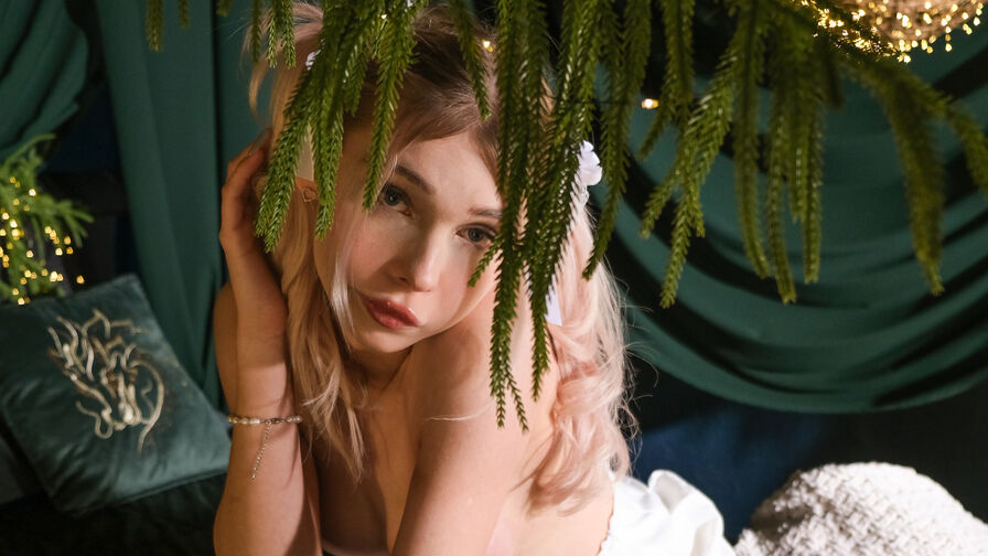 Watch FinnaHall live on Free Erotic Fantasy