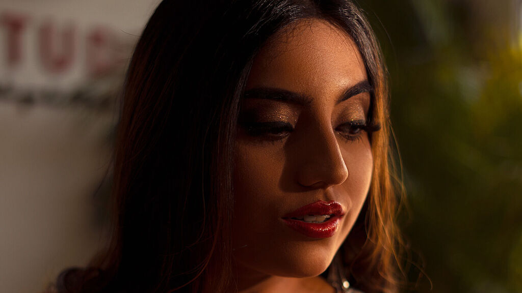 Live Chat with DannaLenn on LiveJasmin