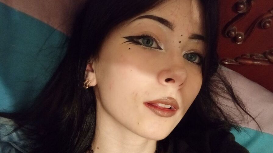 Watch MargoLoo live on Cuties