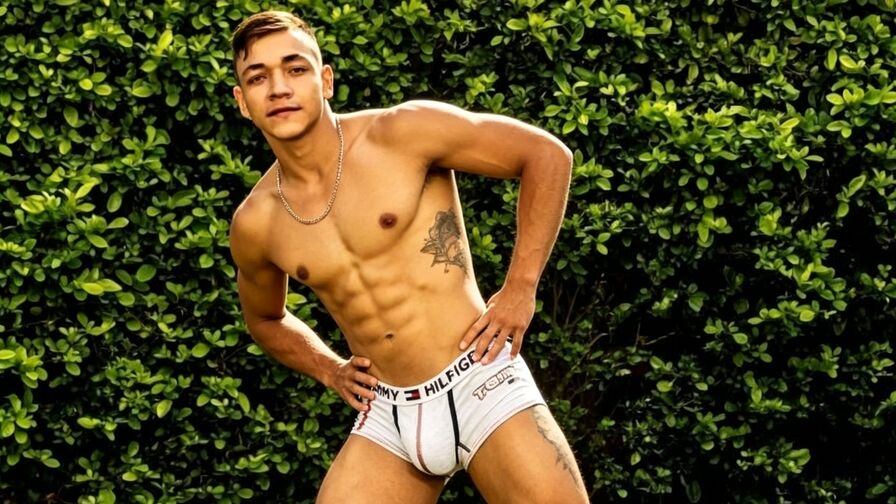Watch MathewLopez live on Thewebcamzone