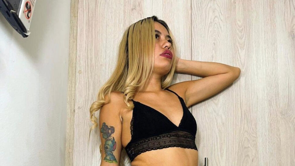 CamilaCopperX live cam model at LiveJasmin