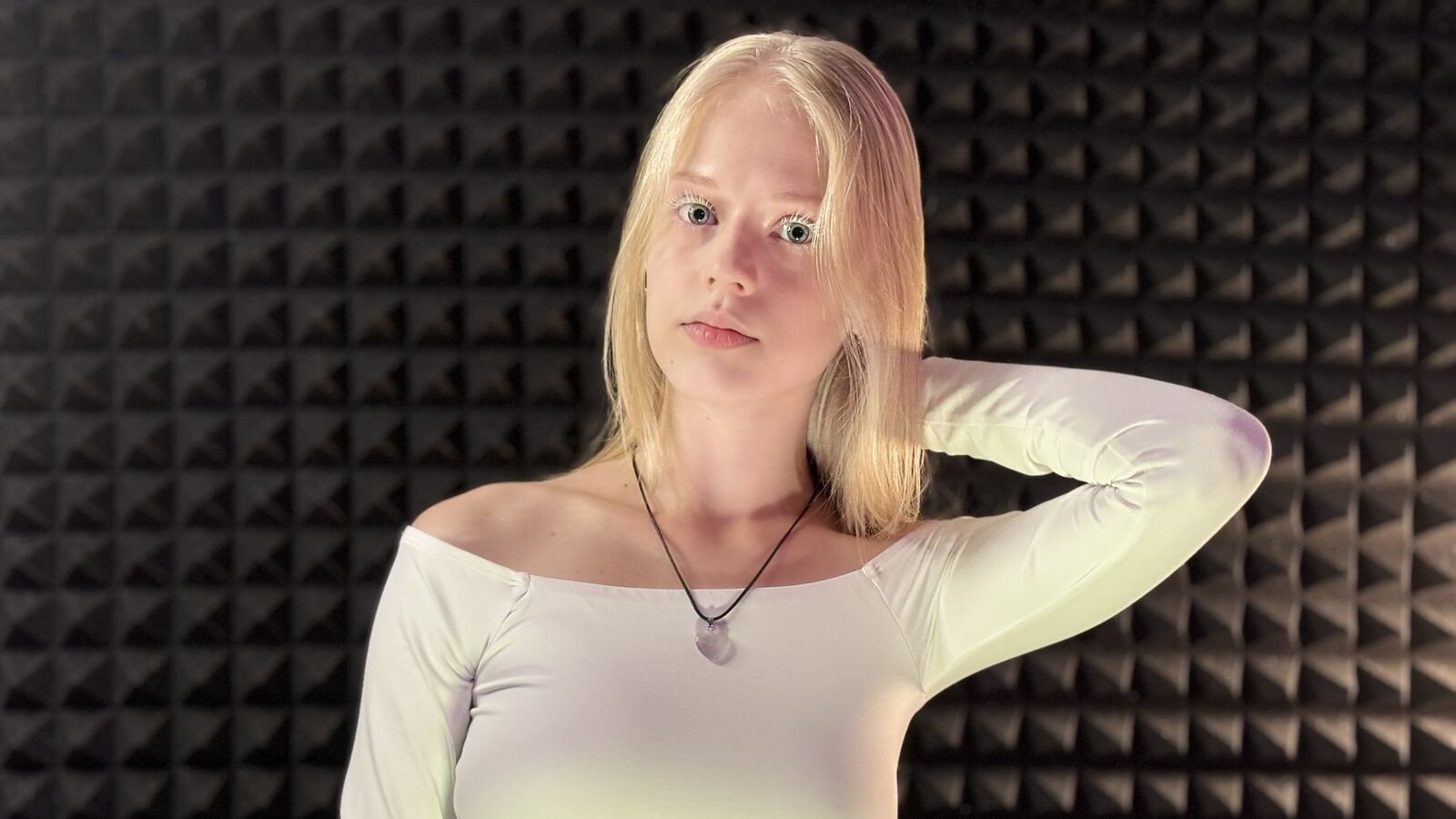 MimiLewis erotic portrait
