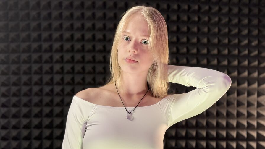 Watch MimiLewis live on Free Webcamz
