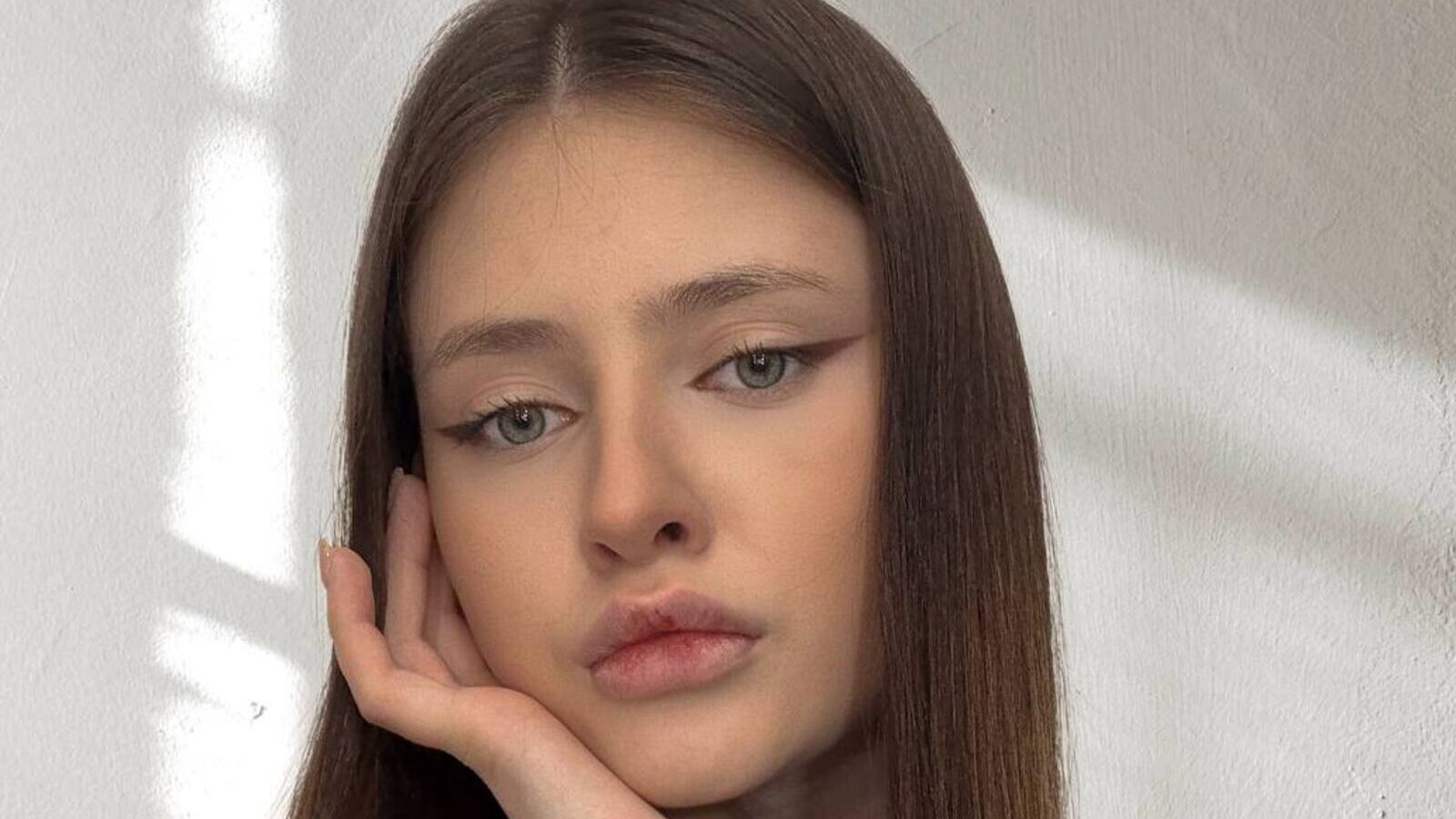 LolaBevys glamour portrait