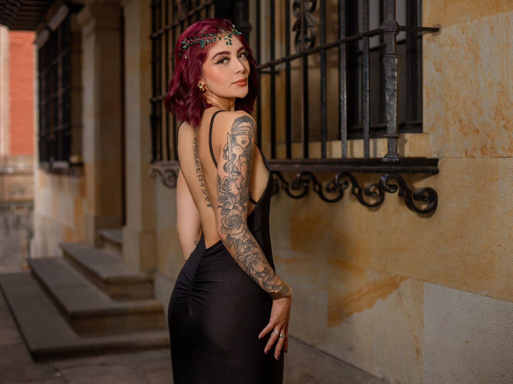 BrianaWell LiveJasmin model