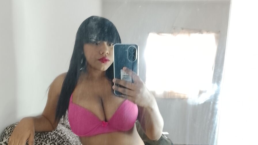 Live Sex Chat with MayaCollins