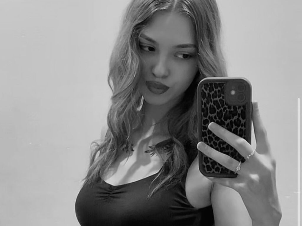 AnikaSimson Nude