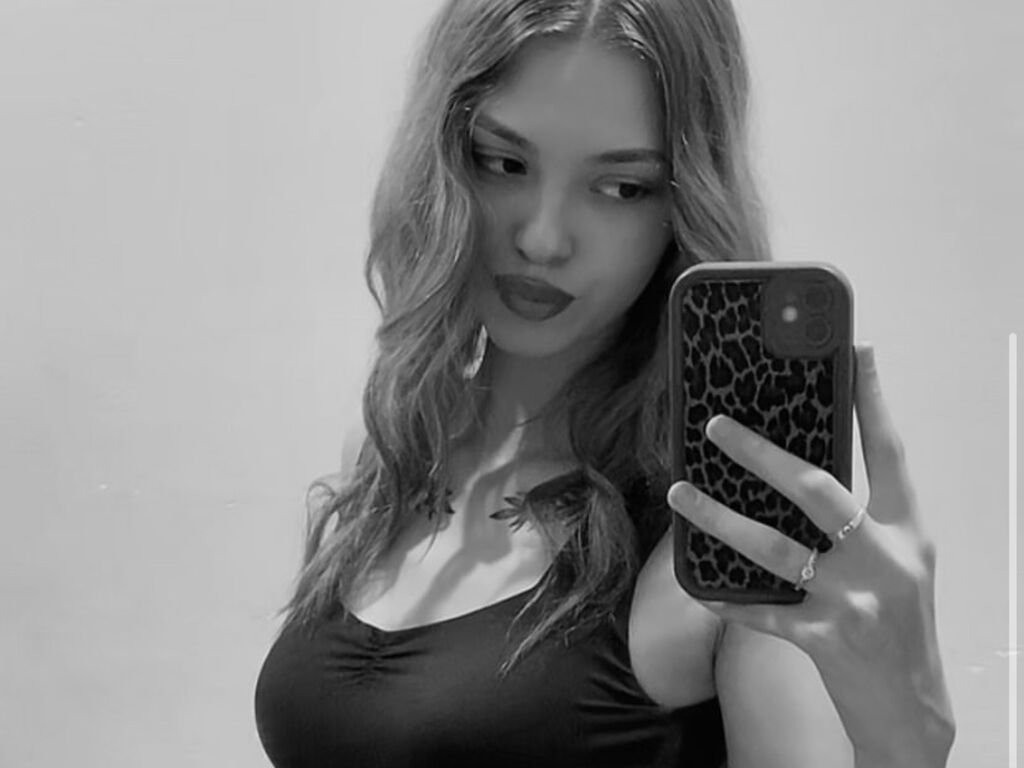 AnikaSimson Nude