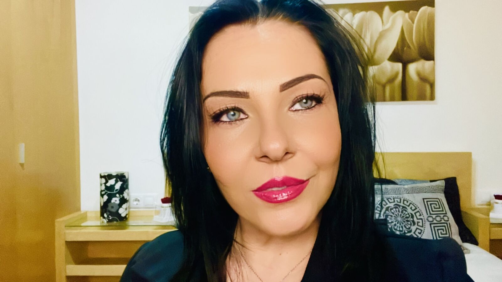 KataleyaJenifer erotic portrait