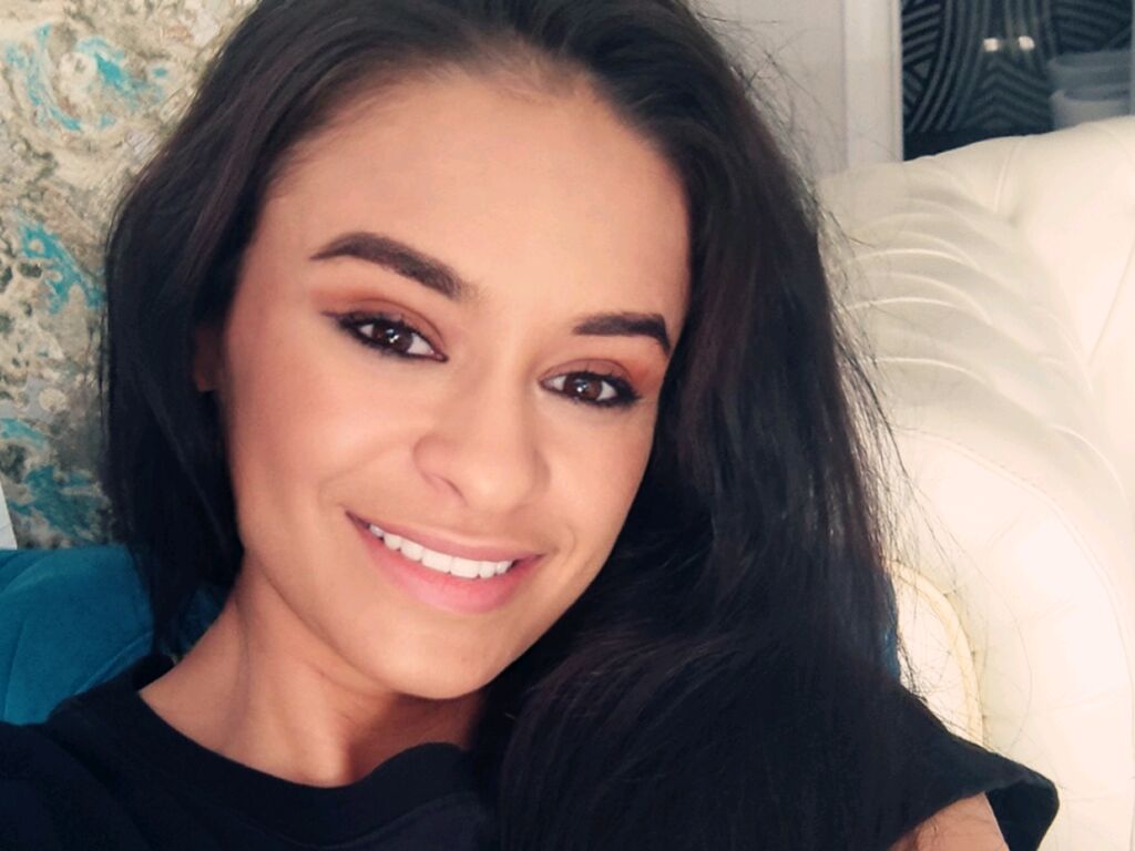 LindaClara live girl webcam profile