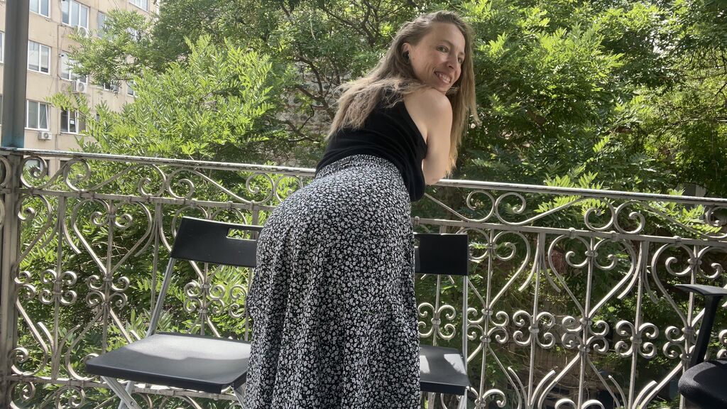 Live Chat with LeanaJoyce on LiveJasmin