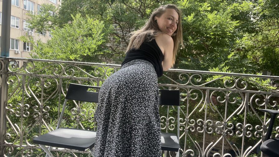 Watch LeanaJoyce live on Free Erotic Fantasy
