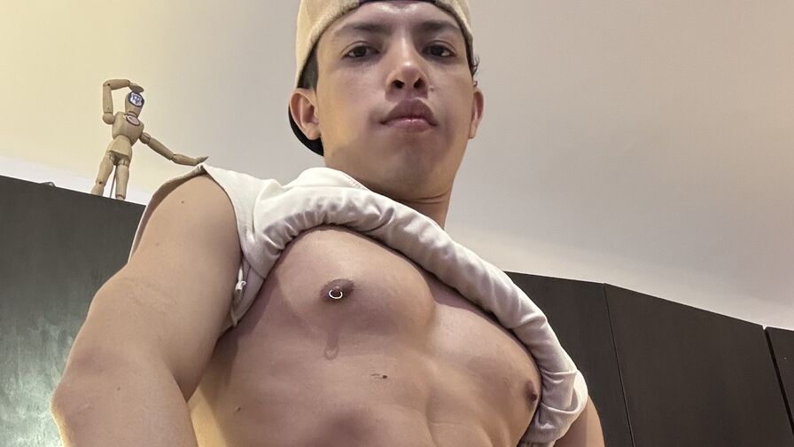 Watch AndersonZambrano live on Cam Plug