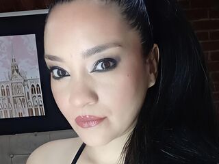 nude amateur AlayaLux