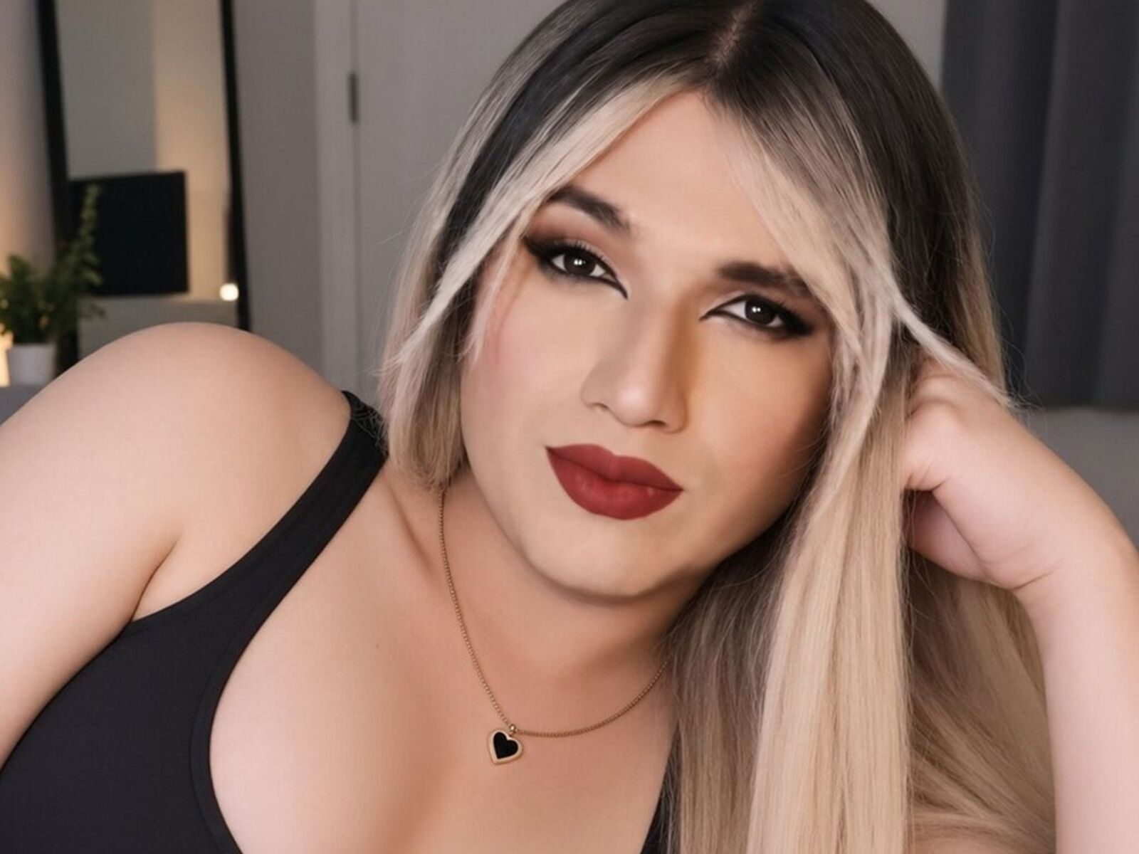 Live cam for JessiRoghers